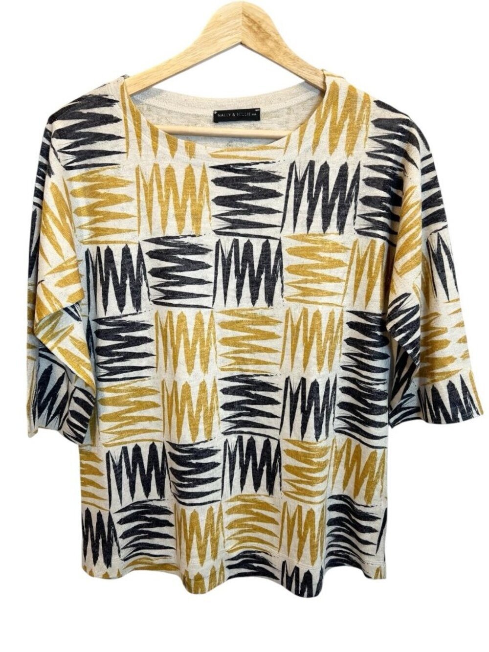 Nally & Millie Abstract Print Top Size Medium 3/4 Sleeve Knit Blouse USA NWT - Picture 2 of 7